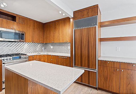 4th image of 309 E 49th St APT 12-E