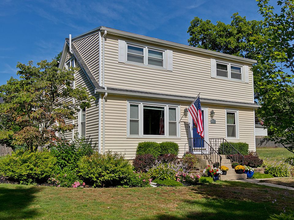 1st image of 423 Windsor Ter
