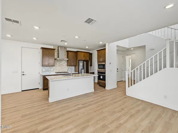 2281 S Swan Court, Gilbert, AZ 85295