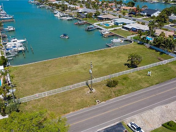 3rd image of 360 Capri Blvd