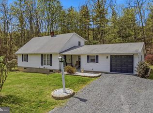 211 Crestview Ln, Berkeley Springs, WV 25411