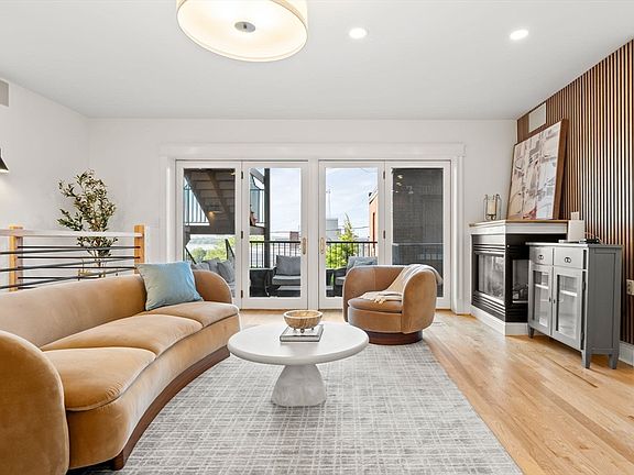3rd image of 53 Thomas Park APT 2