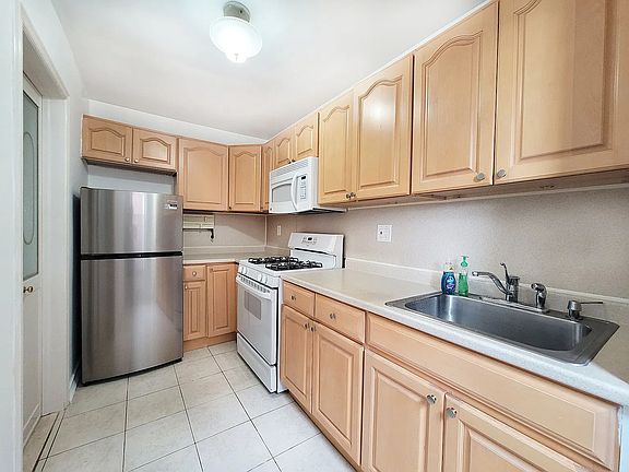 5th image of 10528 65th Ave APT 6F