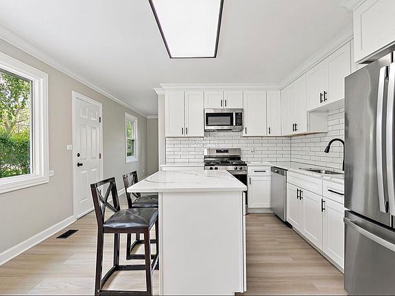 5th image of 2204 Hawk Ln