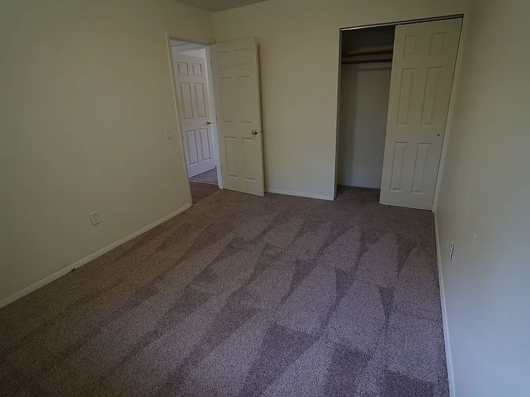 2410 Valley St — Photo 10