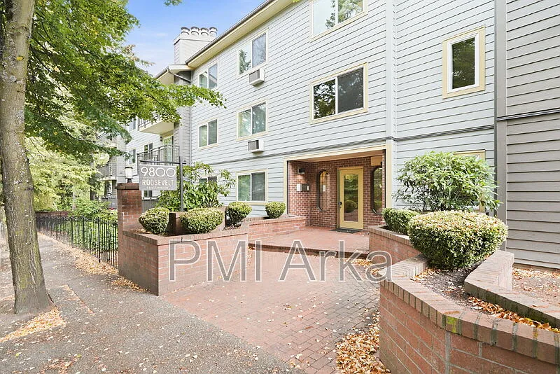9800 Roosevelt Way NE #14