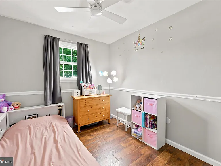 736 Village Ln — Photo 17