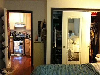 Rented by Cezanne Outlet LLC