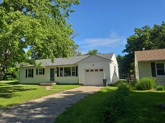3rd image of 937 Hazel Pl