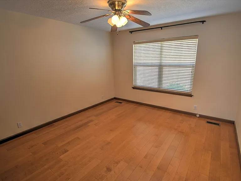 9010 Flushing Meadows Dr NE — Photo 13
