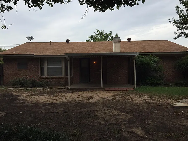 445 NW Charlyne Dr — Photo 7