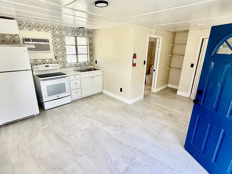 804 W Saint Petersburg Dr #804 — Photo 8