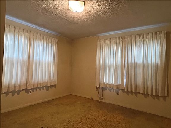 5th image of 3170 Lower Maple Ave