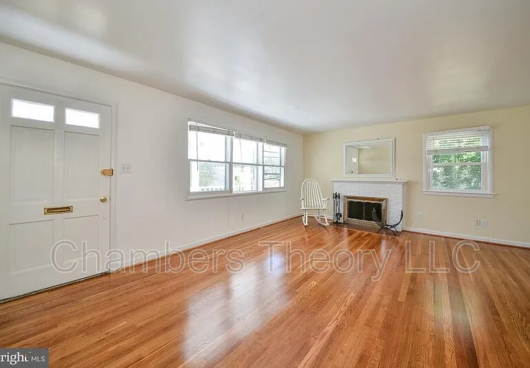 113 Hickory Cir SW — Photo 3
