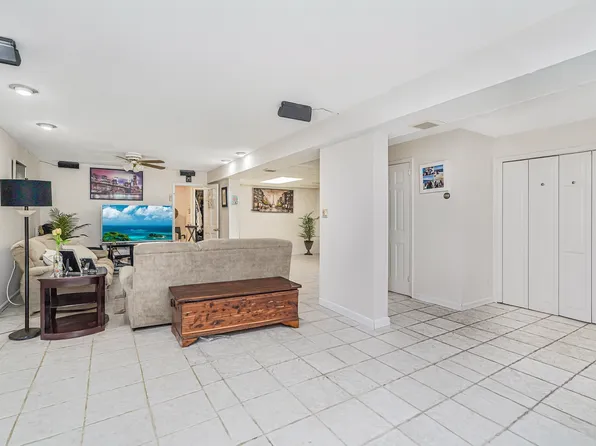 174 Barbara Street image 31 of 37