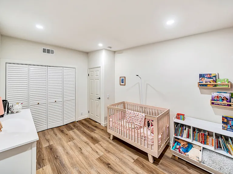 10231 Independence Ave — Photo 31