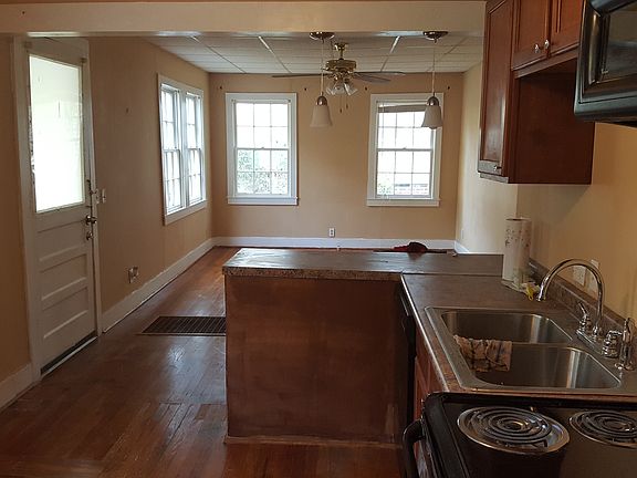 Kitchen and living rom