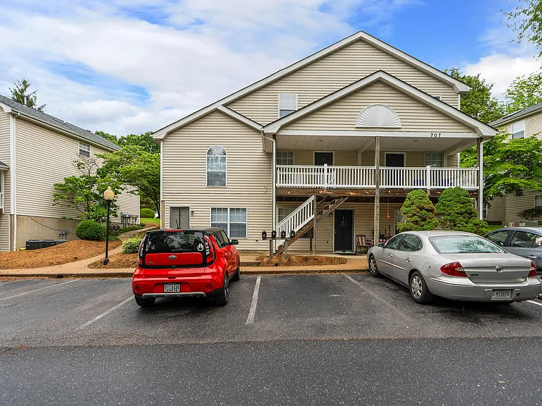 705 Ivy St #1 — Photo 16