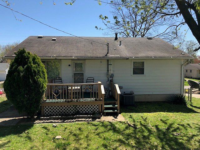 2nd image of 1400 Gilbert Ln