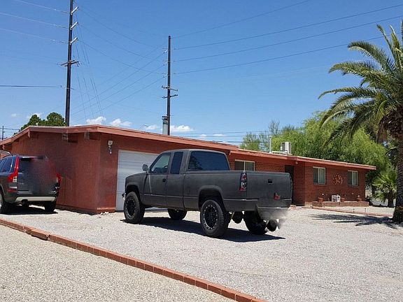 3rd image of 7051 E Hawthorne St