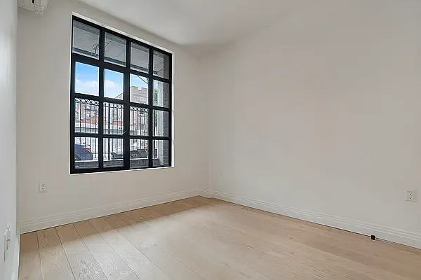 875 4th Avenue — Photo 3