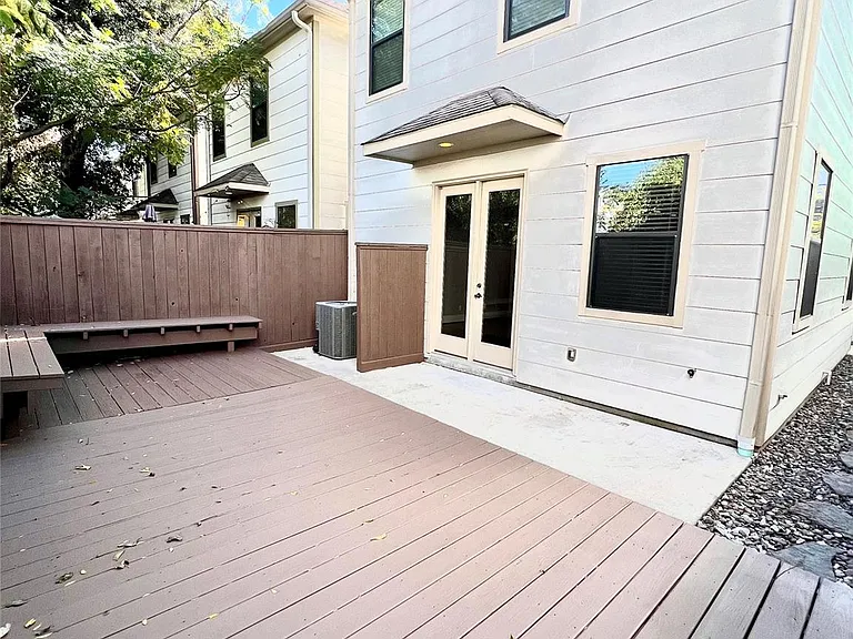 1818 Edwards St — Photo 32