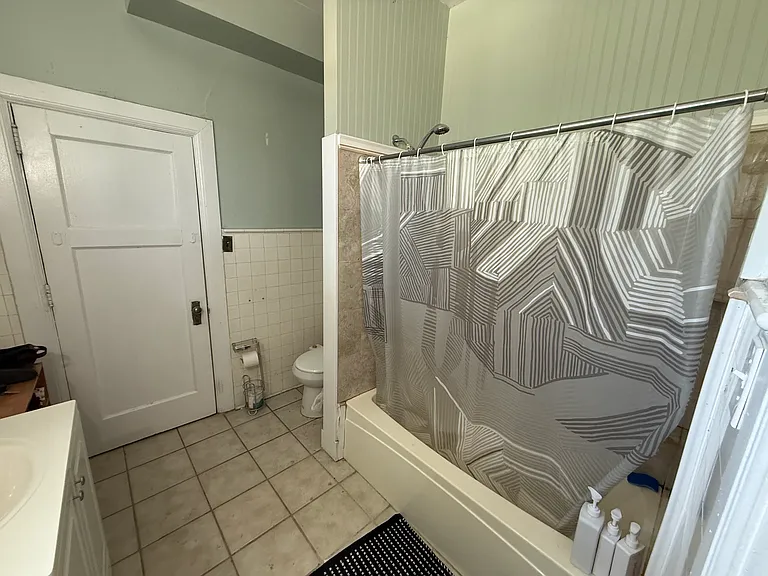 366 S Winebiddle St #6 — Photo 5