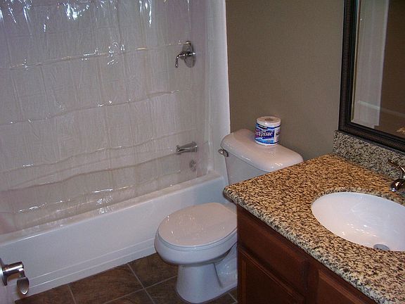 3rd image of 3030 Suncrest Dr #Upstairs