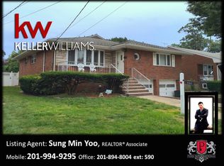 1060 Fairview Ln, Fort Lee, NJ 07024