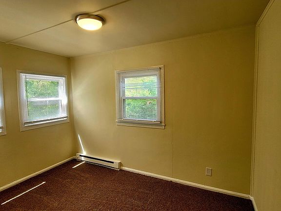 4th image of 942 Halsey Ln