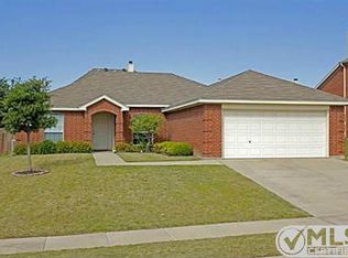 1001 Mesquite Dr, Burleson, TX 76028