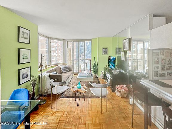 5th image of 500 W 43rd St APT 21E