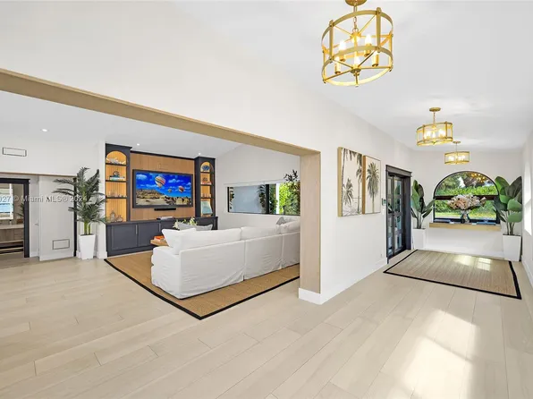 5818 SW 27th St, Miami, FL 33155