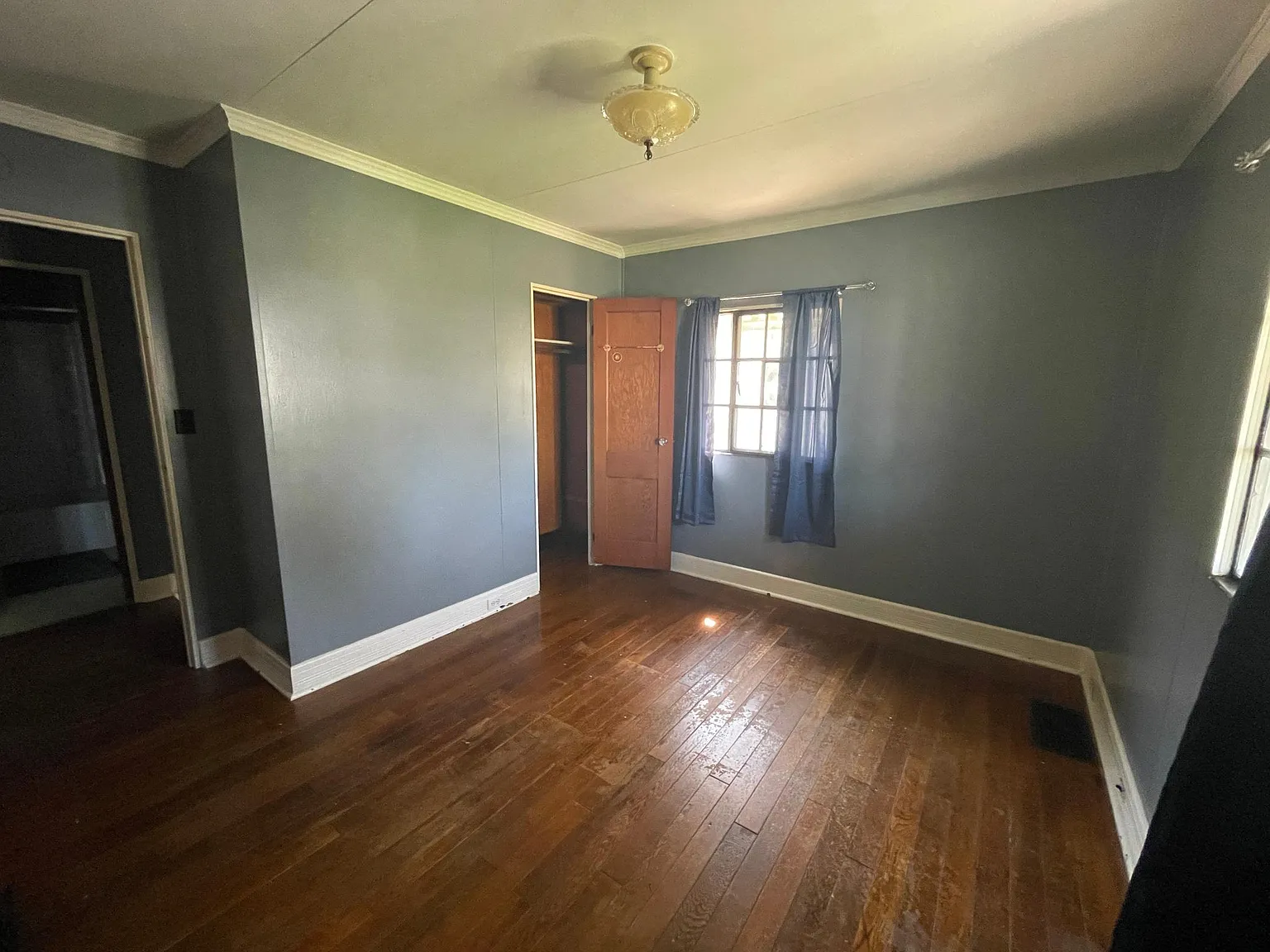 2134 S Taylor St photo 1