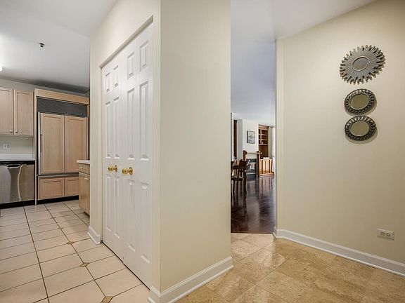 3rd image of 1107 Greenleaf Ave APT 3G