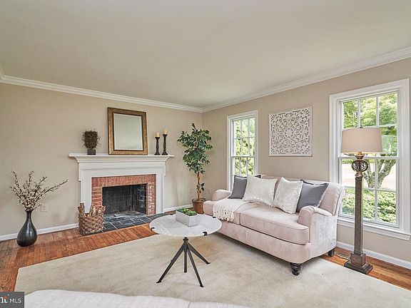 5th image of 4394 Canterbury Ln