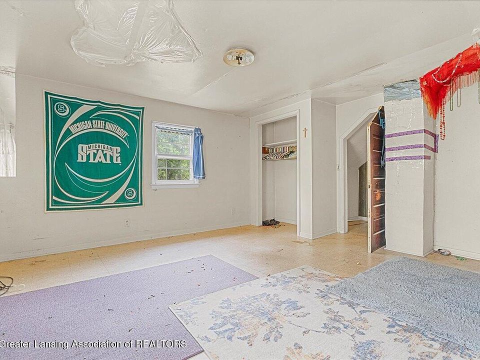 13th image of 1605 Hillcrest St