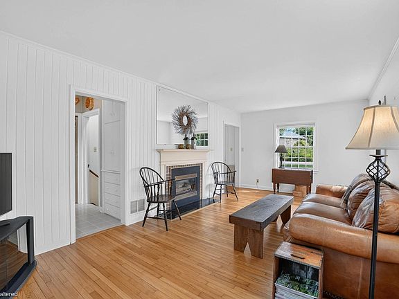5th image of 1613 Cherry Ln