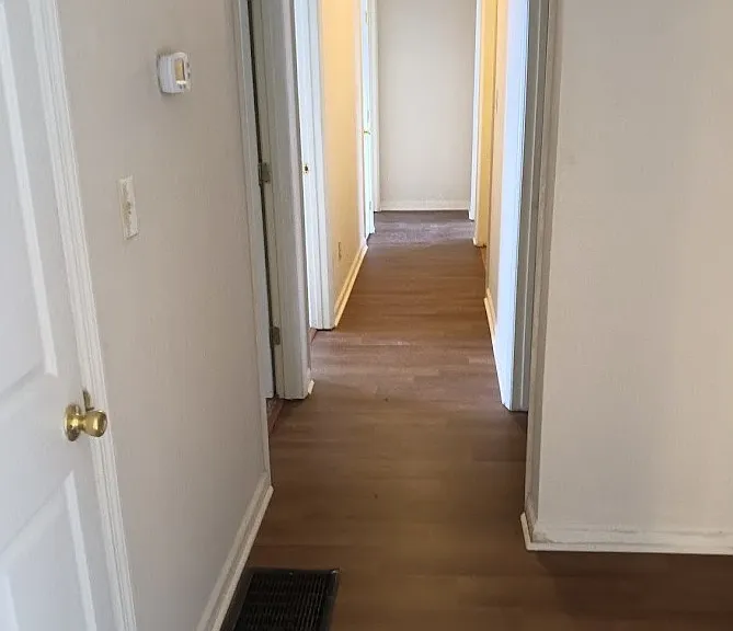 128 Henry Dr — Photo 2