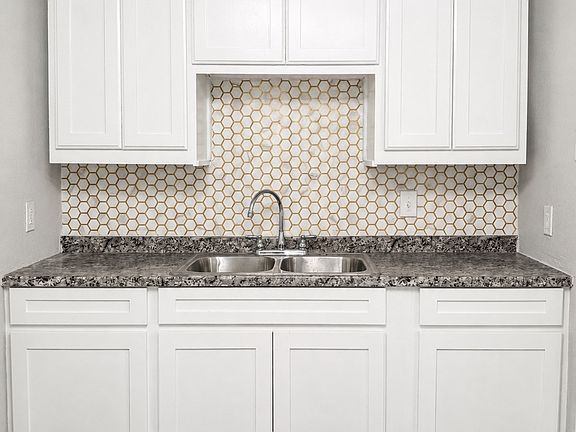 4th image of 2801 Burchill Rd S