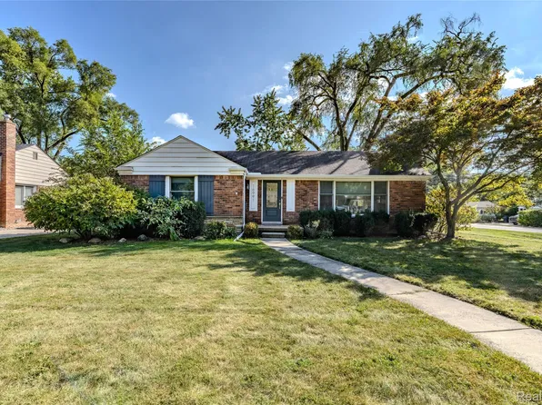 16991 Kirkshire Ave, Beverly Hills, MI 48025