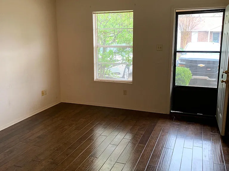 9 Southland Ct — Photo 2