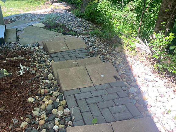 3rd image of 408 Coon Ave S