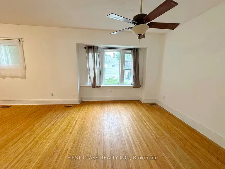 9 Grantham Ave S — Photo 13