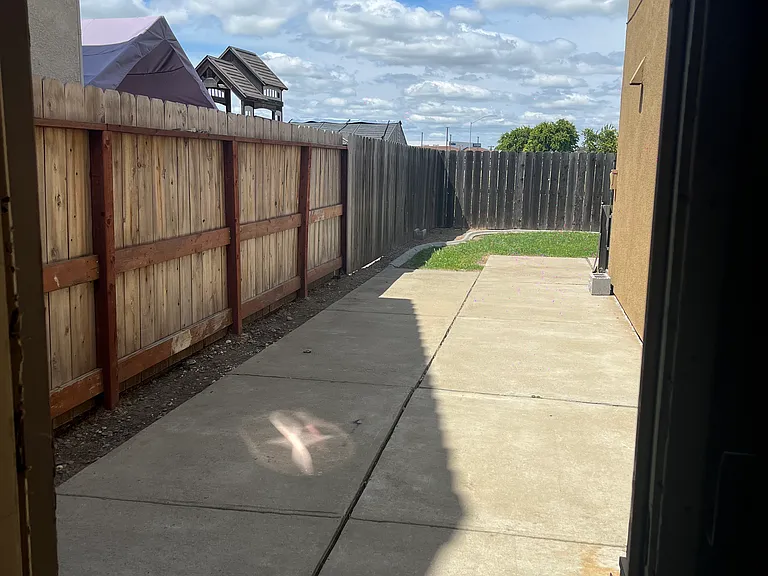 6047 Dresden Way — Photo 9