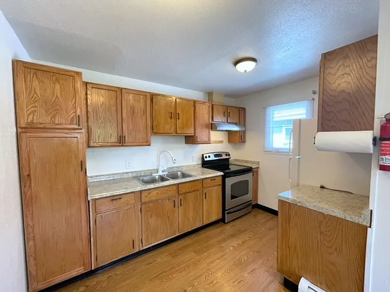 541 Irwin St — Photo 13