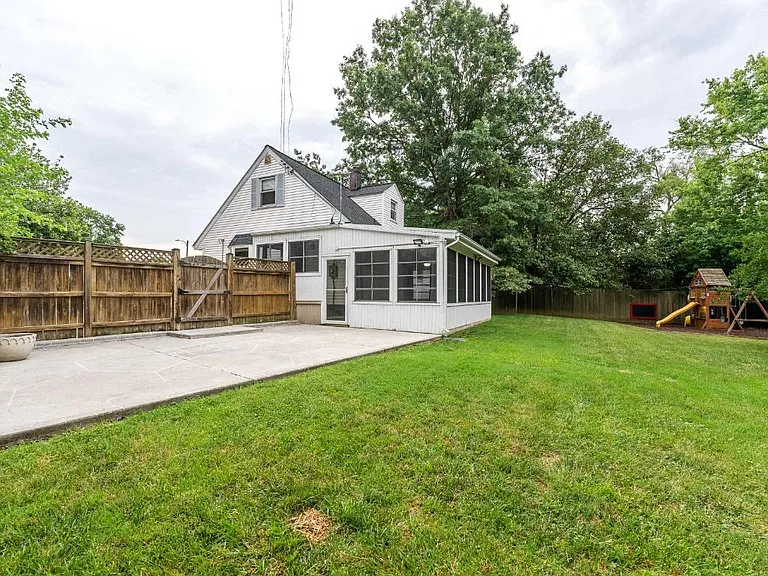 6814 Duke Dr — Photo 35