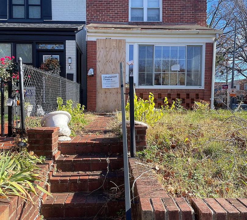 1st image of 101 33rd St NE
