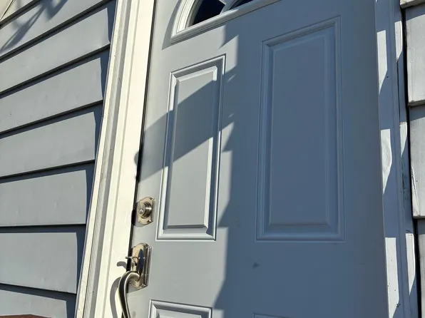 733 N Forklanding Rd Floor 2, Maple Shade, NJ 08052