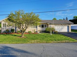 106 Ulysses Dr, Roaring Brook Twp, PA 18444